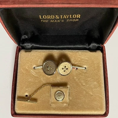 Juego de extensor de botones y broche de corbata Destino tono dorado Lord & Taylor tienda para hombre de colección Foto 1 de 3