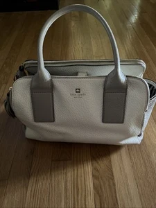 Borsa a tracolla Kate Spade Southport Avenue LYDIA in pelle porcellanata in ottime condizioni con piedi - Foto 1 di 24