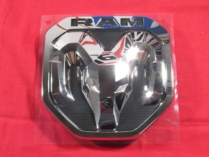 Dodge RAM 2019 cromo puerta trasera emblema de cabeza medallón nuevo fabricante de equipos originales Mopar - Imagen 1 de 12