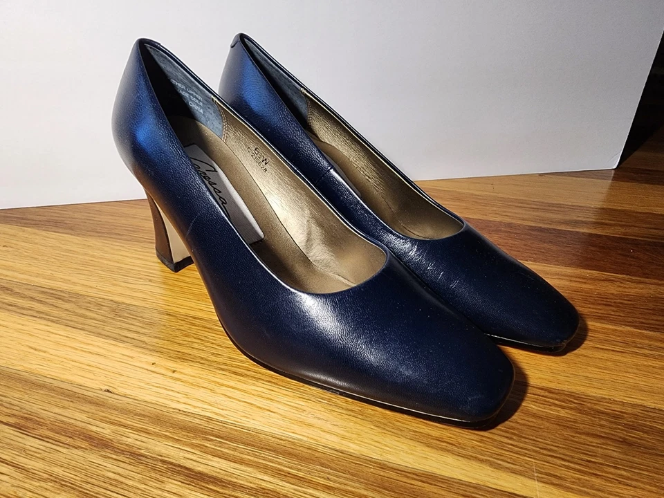 NEW Caressa Crosstown Collection Navy Blue Leather Pumps Block Heel 6.5W  - Image 1 of 4