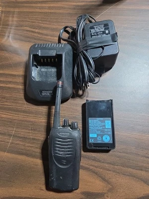 *SIN PROBAR* RADIO BIDIRECCIONAL PORTÁTIL TRANSCEPTOR FM KENWOOD TK-2160 VHF cargador de batería Foto 1 de 4