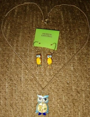 Colgante Búho Esmaltado y Pendientes Perforados Metal Tono Dorado Excelente Estado Foto 1 de 4