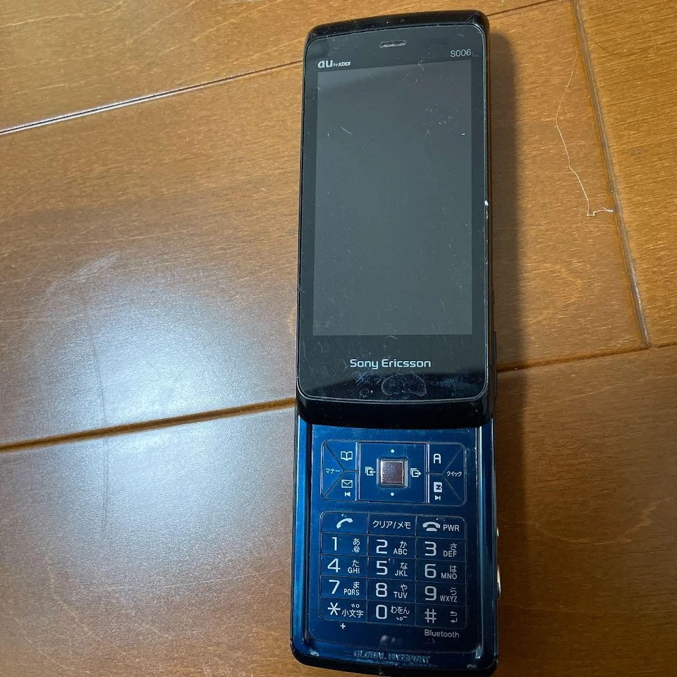 Teléfono plegable S006 Au Cybershot con batería Foto 1 de 4