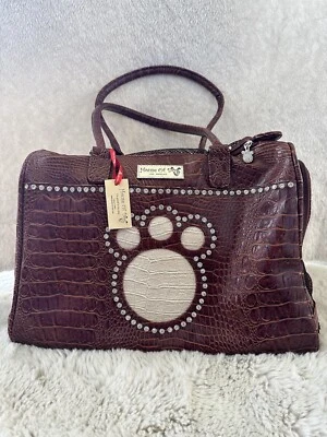 Porta mascotas Brown Paw de House of Dog. Cuero de cocodrilo sintético, ¡cristales de auricular! Foto 1 de 4