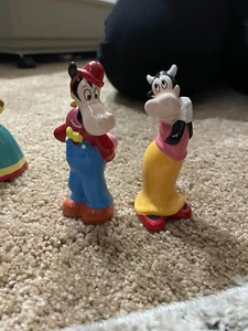 NE Disney Horace Horsecollar Clarabelle Salt Pepper Shakers Valentine - Picture 1 of 1