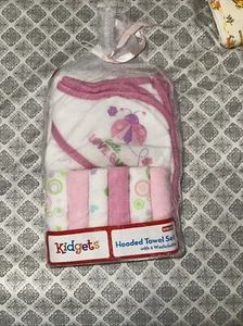 Kidgets Little Love Bug Hooded Towel Set with 6 Washcloths-Girls' - Picture 1 of 2