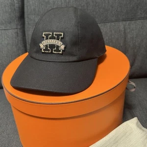 Gorra parche Hermes Davis H Sellier azul marino talla 57 con caja y bolsa antipolvo de Japón - Imagen 1 de 6