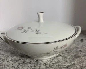 Noritake Pasadena Casseruola Piatto con Coperchio - 6311 GIAPPONE Cina - RARO Bello - Foto 1 di 6