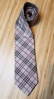 Corbata clásica a cuadros 100 % seda Burberry London para hombre 3,5" x 58" Foto 1 de 4