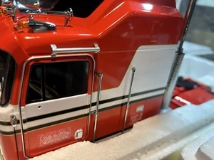 Custom Decaled Kenworth K100 BJ And The Bear Tractor Replica - Bild 1 von 3