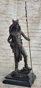Guerrero indio nativo americano en piel de oso tocado estatua de bronce escultura - Imagen 1 de 10