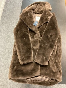 Kleiner brauner Pelzmantel von Abercrombie & Fitch mit Knopfleiste - Bild 1 von 5