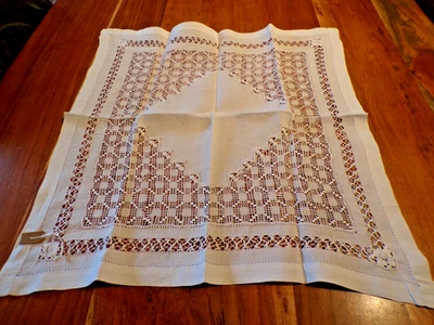 Linge ancien 1 Napperon lin blanc avec broderies - Photo 1/4