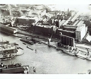 1940 Press Photo Aerial View of Flour Mills and Buildings at Manchester, England - Picture 1 of 2