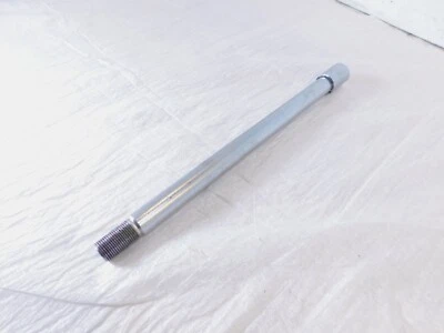 雅马哈 Royal Star XVZ13 Tour 豪华 Venture S 后轮轴螺栓轴和螺母 — 第 1/4 张图片