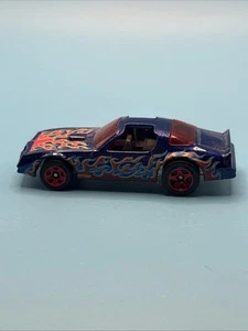 Coche de juguete Hot Wheels de colección Hot Bird Pontiac Firebird T-Top cupé llamas - Imagen 1 de 6