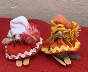 2 Vintage Original Fur Toys Made In West Germany Ladies On Skis - Imagen 1 de 7