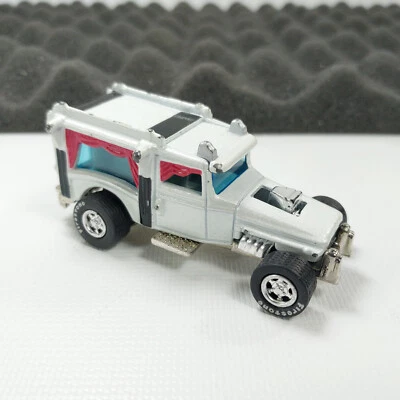 Johnny Lightning Vampire Van Fright'ning Lightning 1:64 Pearl White Limited - Image 1 of 4