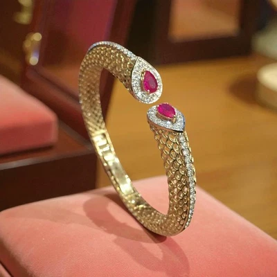 Stunning 3.70 Cts Round Brilliant Cut F/VS1 Diamonds Ruby Cuff Bracelet 18K Gold - Image 1 of 4