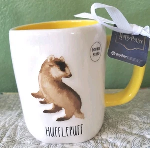 Rae Dunn Harry Potter doppelseitiger Hufflepuff Becher - Neu mit Etikett - Bild 1 von 3