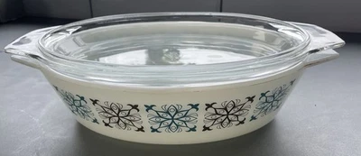 Vintage JAJ Pyrex Chelsea Casserole Dish Oval 2 Pint With Lid - Image 1 of 4
