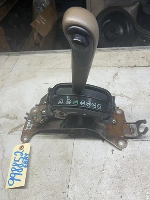 Conjunto de palanca de cambios de piso de transmisión automática Montero 2000-2004 OEM Foto 1 de 4