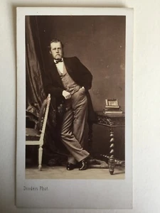 Foto von Disdéri, Paris, um 1865. Junger mann gelehnt. - Bild 1 von 6
