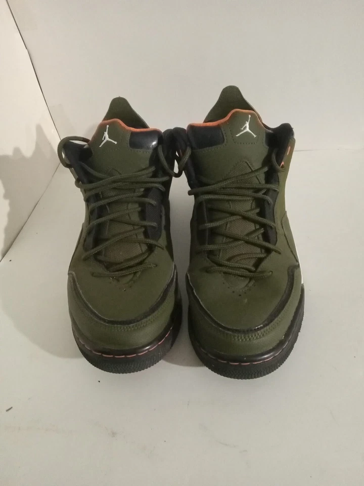 Talla 9 - Jordan Courtside 23 Lona Oliva Usado Sin Caja Foto 1 de 4