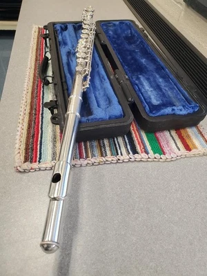 SELMER (closed hole flute, Model 1206-BEAUTIFUL/NEW PADS! - Image 1 of 4