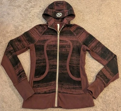 Sudadera con Capucha de Buceo Lululemon II Rayas Justas Burdeos Drama Para Mujer 8 Foto 1 de 4
