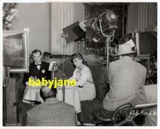 JOAN CRAWFORD ZACHARY SCOTT ORIG 7X9 PHOTO BEHIND THE SCENES1946 MILDRED PIERCE
