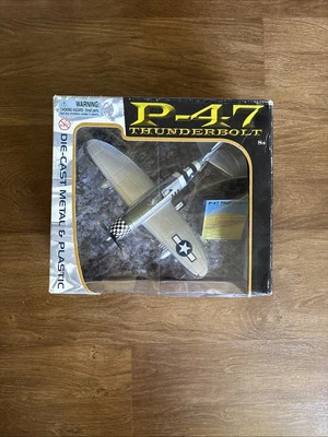 P-47 Thunderbolt Segunda Guerra Mundial Diecast y Plástico #661732763160 Escala 1:48 Nueva Caja Sellada Foto 1 de 3