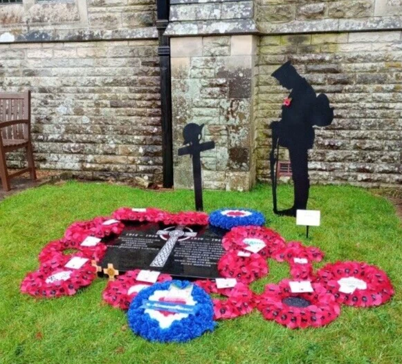 Metal Tommy Soldier Silhouette 3ft Statue w/ Remembrance Cross - Lest We Forget - Image 1 of 4