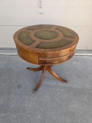 Antigua mesa de tambor con pedestal redondo de cuero y madera de caoba Duncan Phyfe N32 Foto 1 de 4
