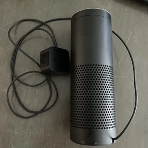 Altoparlante intelligente Amazon Echo 1a generazione con Alexa con adattatore - Foto 1 di 4