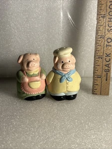 Unbranded~Vintage Mr. Chef Pig & Wife Pig Salt & Pepper Shaker Set - Picture 1 of 6