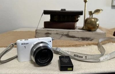 Cámara digital Nikon 1 S1 10,1 MP - blanca (lente de 11-27,5 mm) Foto 1 de 4