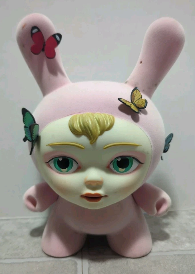 Figura Vinilo Kidrobot Mab Graves Dreamer Dunny Flocado 8 Pulgadas (LE 1000) Rosa Foto 1 de 4