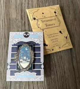 RARO Pin Esmalte Plata Giratorio Tesoros Tomos 7 de 12 Naomi Novik Owlcrate - Imagen 1 de 3