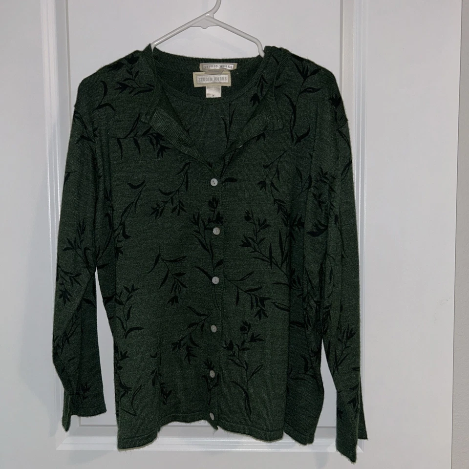 Conjunto de Suéter Studio Works, Cardigã e Regata, Motivo Outono Verde, Médio, Acrílico - Imagem 1 de 4