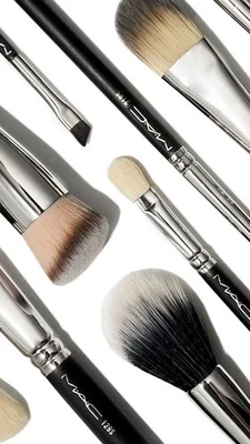 Mac 168 large angled makeup brush, discontinued beauty tool - Image 1 of 4