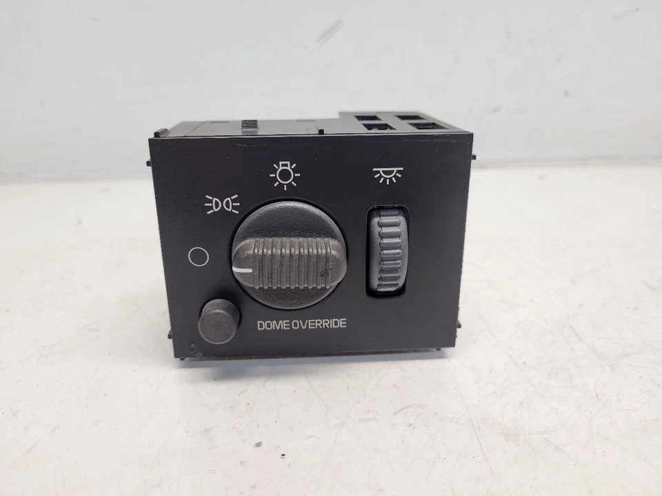 Переключатель приборной панели 2002 Chevrolet Silverado 2500 — фары без авто и противотуманных фар - Изображение 1 из 4