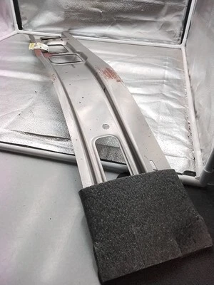 GM 2002 Chevy Tahoe Suburban Yukon carrocería pilar 15715498 Upper Sierra Escalade Foto 1 de 3