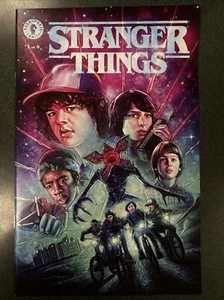 Stranger Things #1 (Dark Horse, 2019) Con Exclusive Glow-in-the-Dark Lambert NM- - Picture 1 of 8