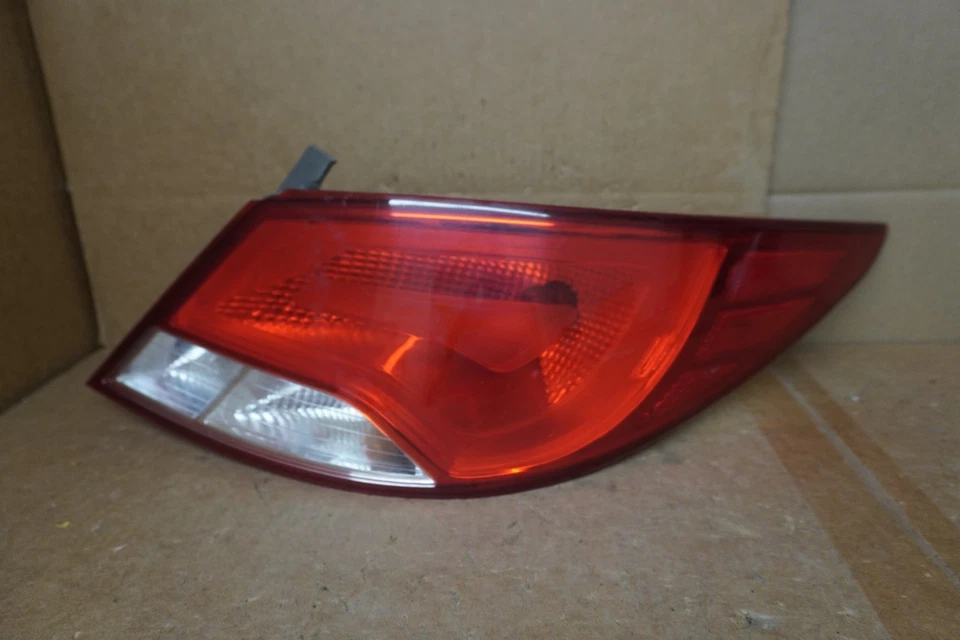 Luz trasera para pasajero derecho Hyundai Accent 2015 2016 2017 OEM 92402 1R Foto 1 de 4