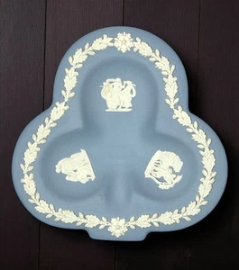Beautiful Vintage 1955 Mid Century Wedgewood Blue Jasperware Clover Trinket Dish - Picture 1 of 8