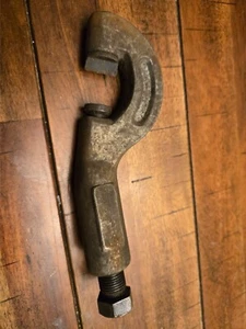 Vintage STEEL NUTCRACKER NUT BOLT SPLITTER SPLITTING BREAKING NUT CRACKING TOOL - Picture 1 of 4