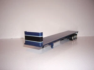 DCP PRIMERA MARCHA 1/64 MARCO AZUL OSCURO CUBIERTA PLATEADA CON MAMPARO PLATAFORMA DE TRES EJES - Imagen 1 de 4