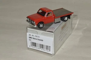 HO scale Brekina 19670 GMC Sierra Grande truck flatbed RED - Imagen 1 de 1