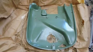 OMC JOHNSON SEAHORSE 10 HP LOWER MOTOR  COWLING   304028  BELLY PAN - Picture 1 of 3